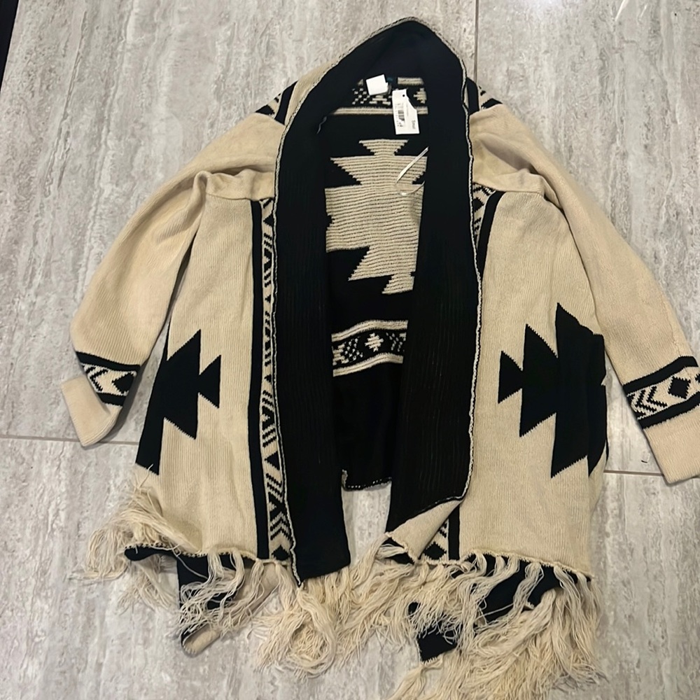 Cals shawl with sleeves